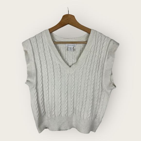 cupcakes & cashmere Sweaters - Cupcakes & Cashmere Womens size Small Cable Knit Sweater Vest Oversized Cream